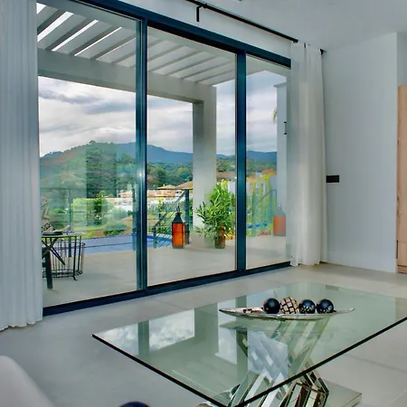 Luxury Chelsea For Golf & Relax In Location Estepona