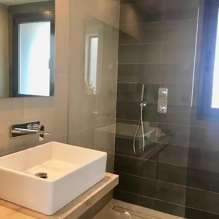 Luxury Chelsea For Golf & Relax In Location Villa