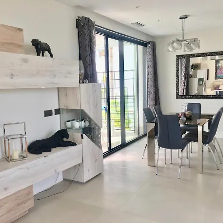 Luxury Chelsea For Golf & Relax In Location Estepona